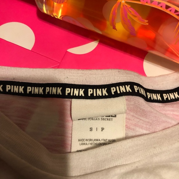 ❌ SOLD ❌ Pink Victoria Secret white short sleeve - Picture 5 of 8
